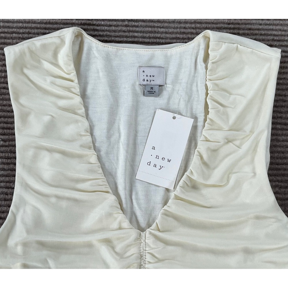 A New Day Women Cream Ruched Front Sleeveless V-Neck Blouse Top Size‎ M
